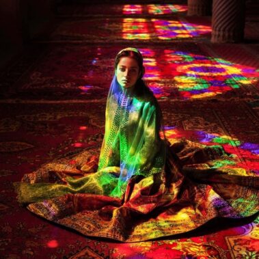 Women taking photo in Nasir al Molk mosque