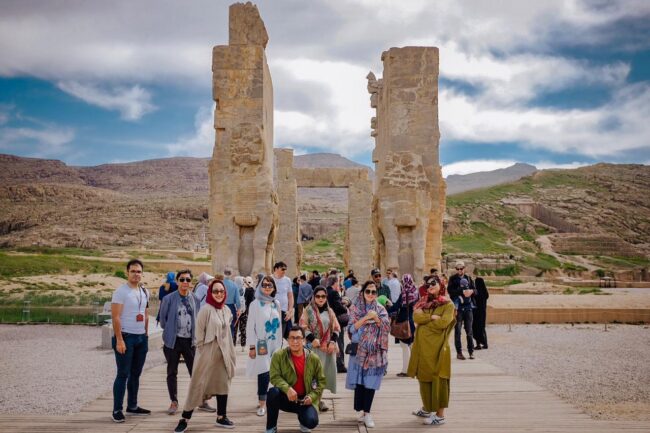 Iranian dress code and modest clothing for tourists