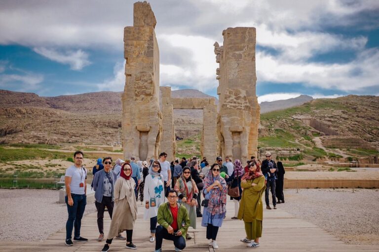 Iranian dress code and modest clothing for tourists
